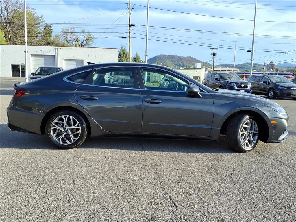 Used 2022 Hyundai Sonata SEL image 3