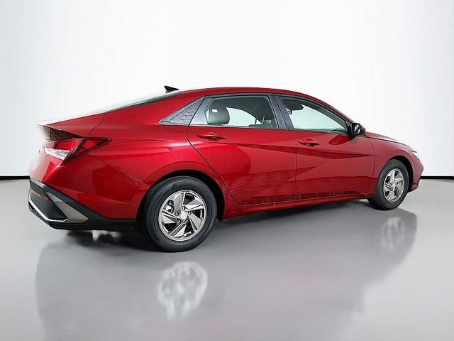 Used 2025 Hyundai Elantra SE FWD image 7