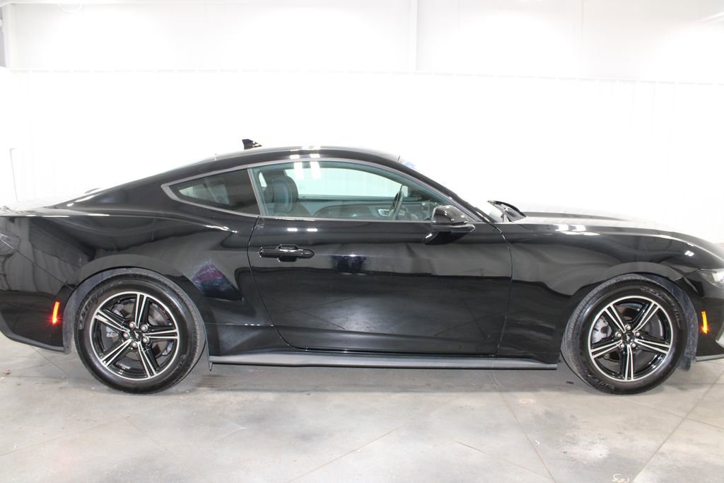 Used 2024 Ford Mustang EcoBoost image 10
