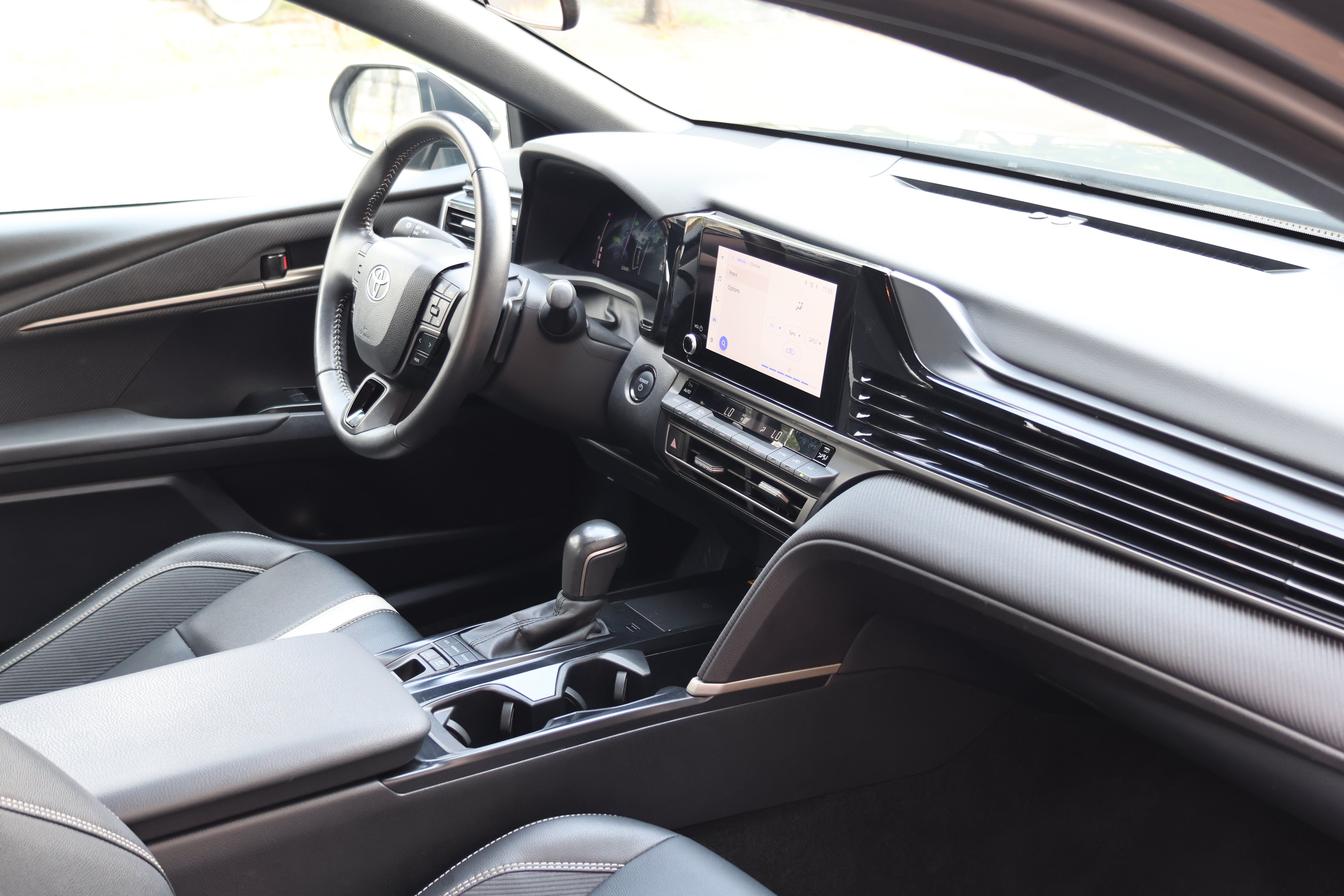 Used 2025 Toyota Camry SE FWD image 36
