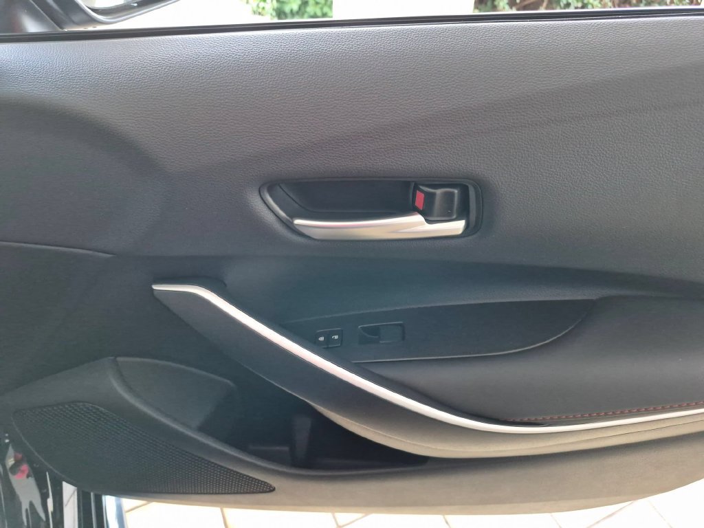 Used 2025 Toyota Corolla SE FWD image 31