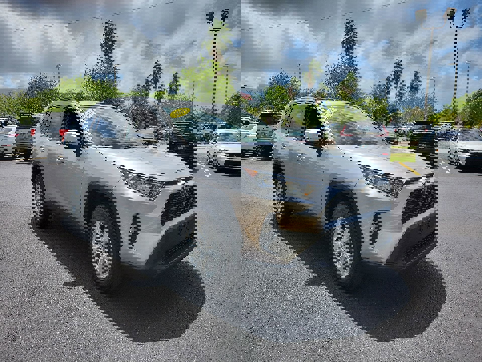 Used 2019 Toyota RAV4 XLE w/ Convenience Package AWD/4WD image 2