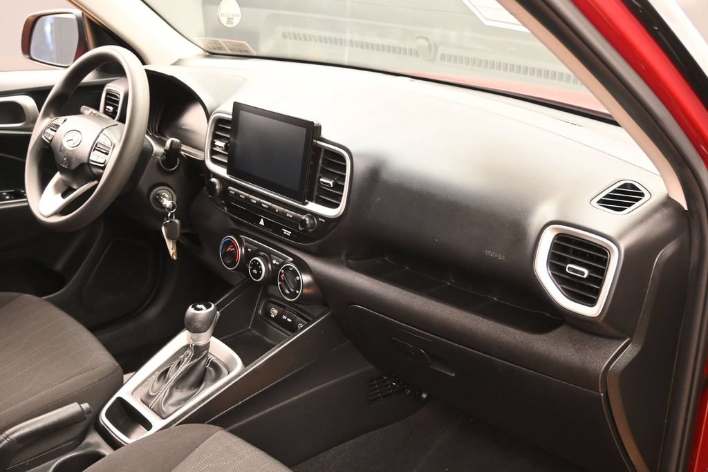 Used 2025 Hyundai Venue SE FWD image 30