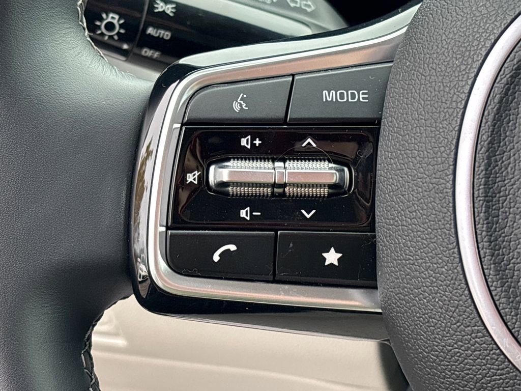 Certified 2025 Kia Sorento S w/ Panoramic Sunroof Package image 28