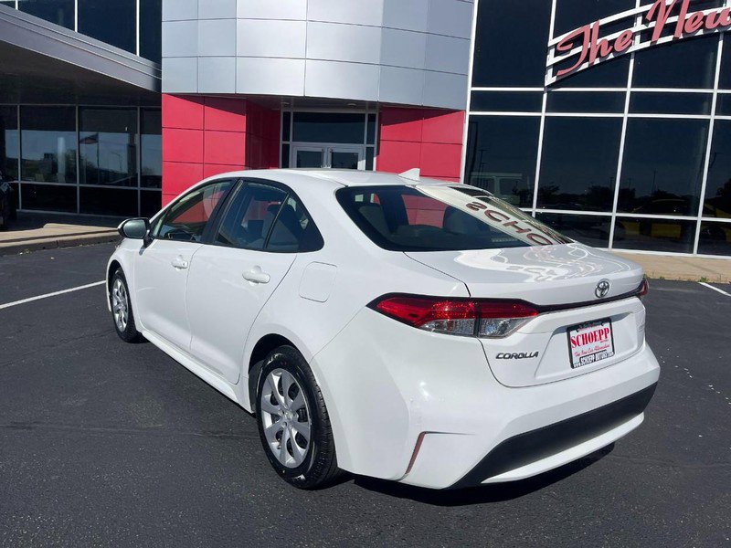 Used 2021 Toyota Corolla LE image 4