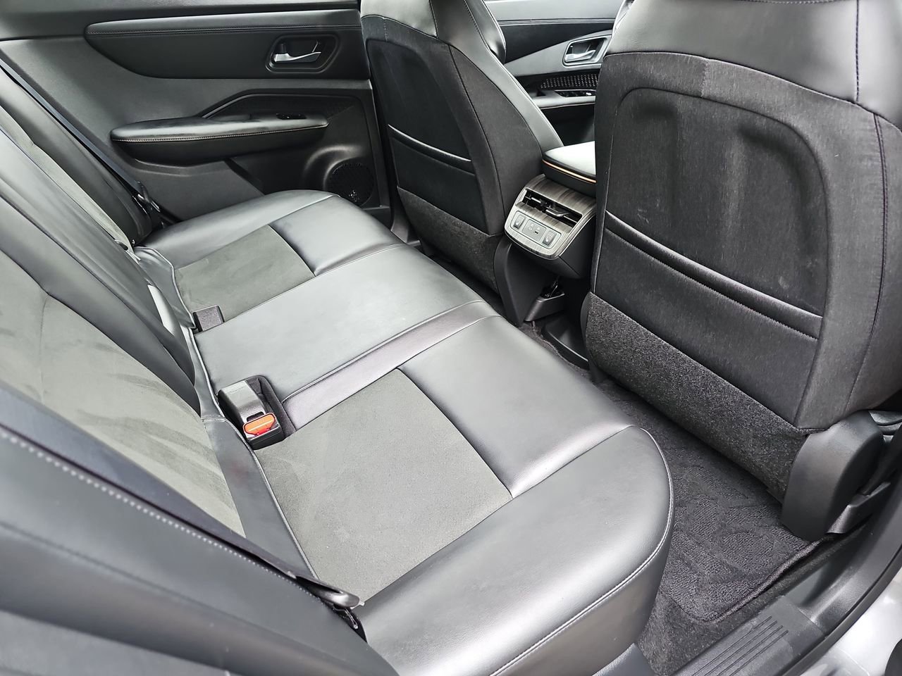 Used 2023 Nissan Ariya FWD image 14
