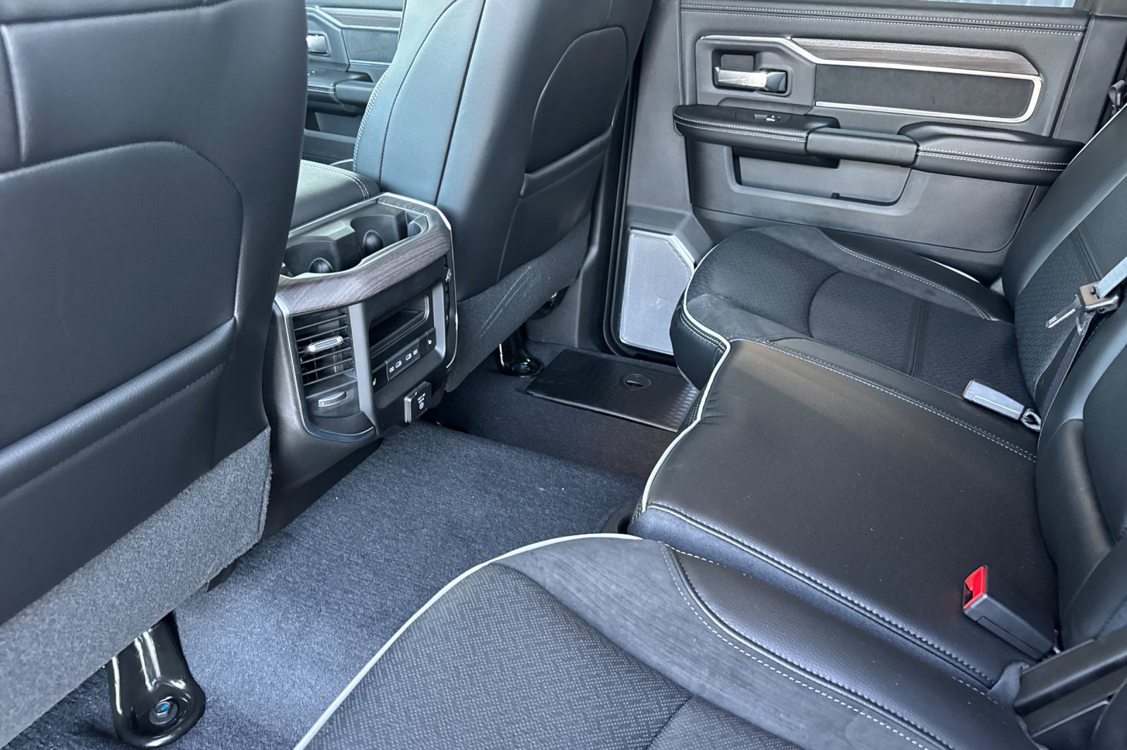 New 2027 RAM 3500 Laramie AWD/4WD image 11