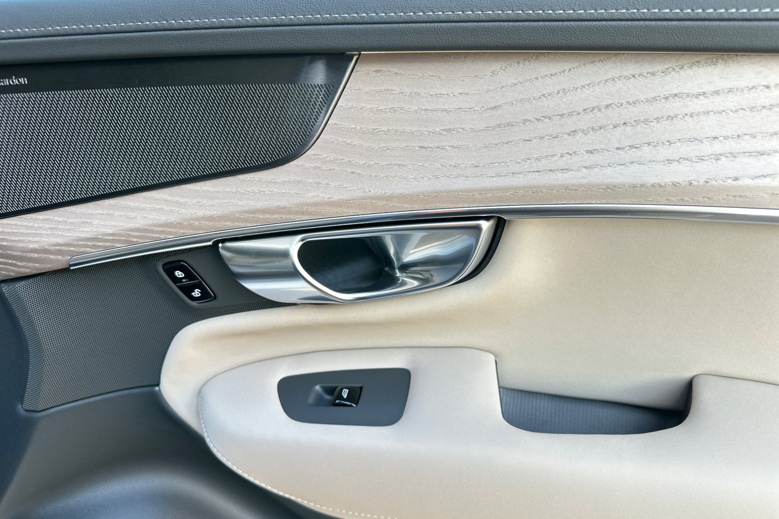 New 2026 Volvo XC90 B6 Plus w/ Protection Package Premier image 20