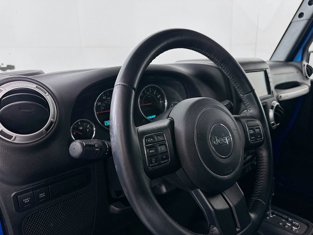 Used 2016 Jeep Wrangler Unlimited Rubicon w/ Connectivity Group image 9