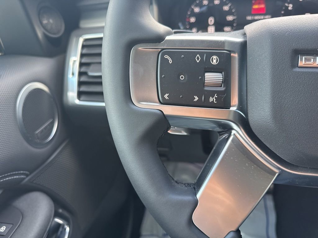 Used 2024 Land Rover Discovery Dynamic SE image 19