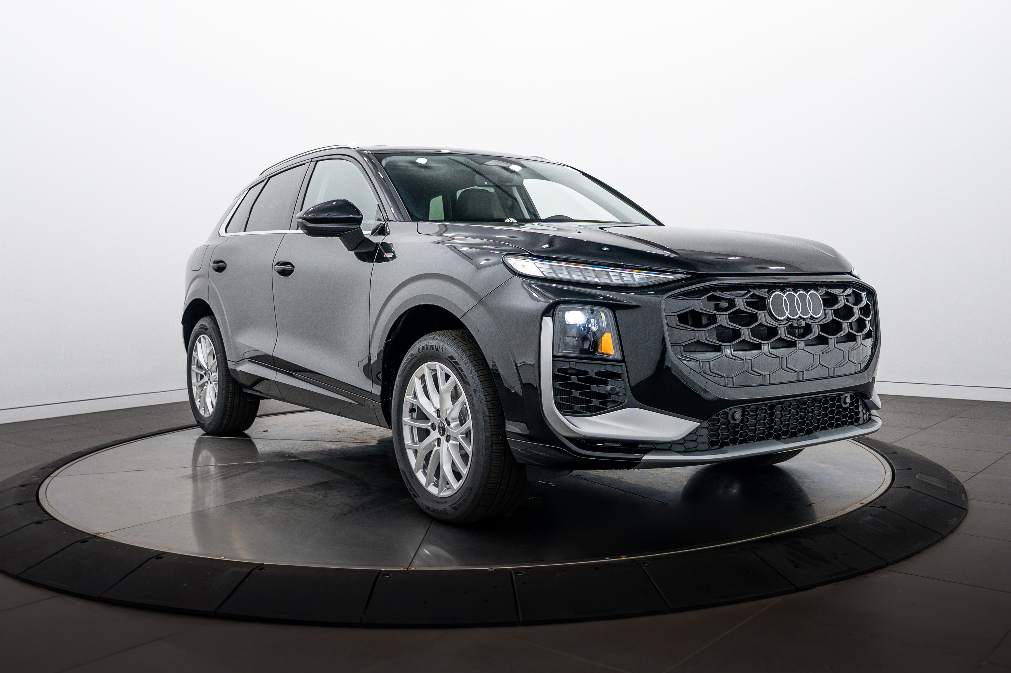 New 2026 Audi Q3 quattro 2.0T AWD/4WD image 2