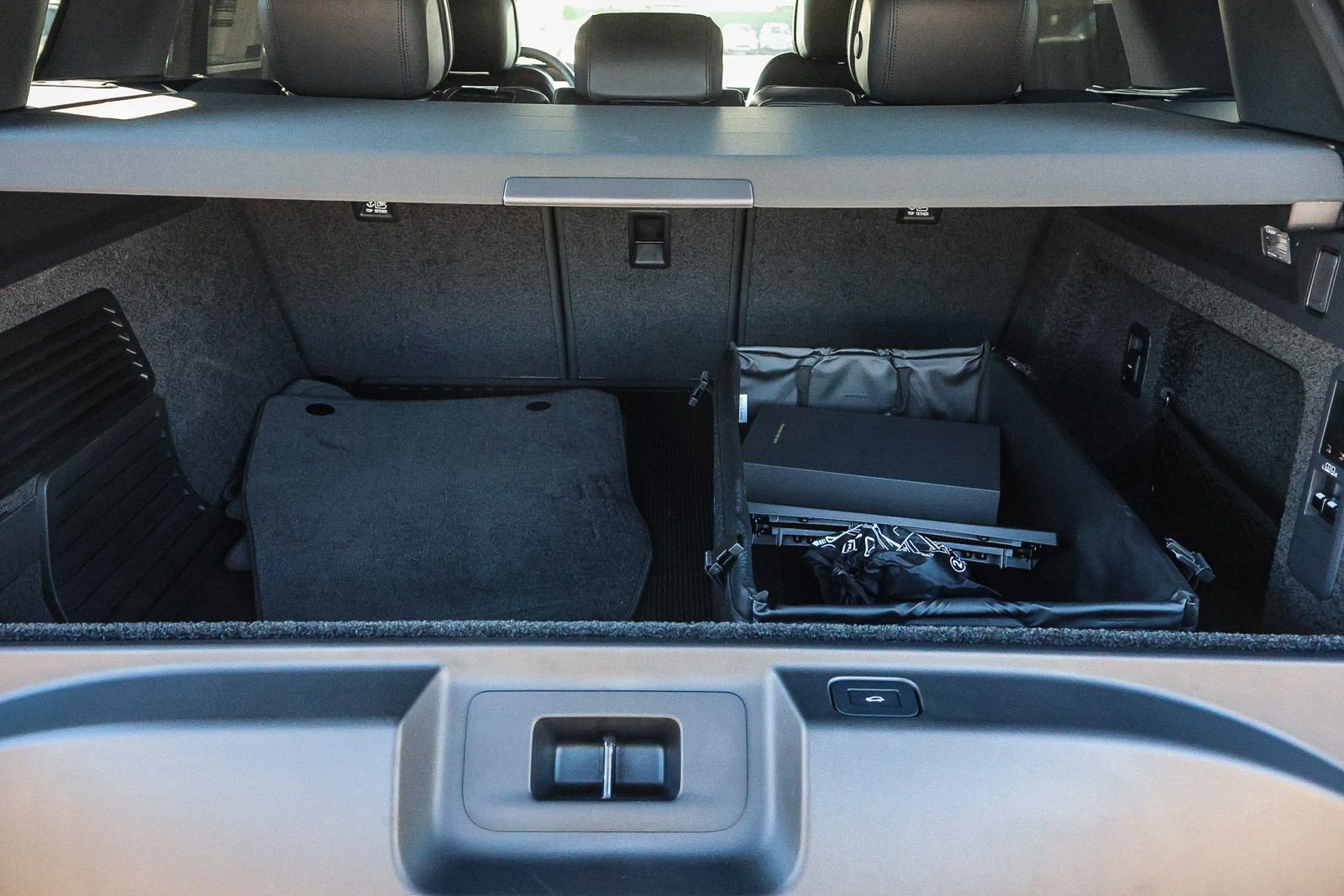 New 2026 Land Rover Range Rover SE image 27