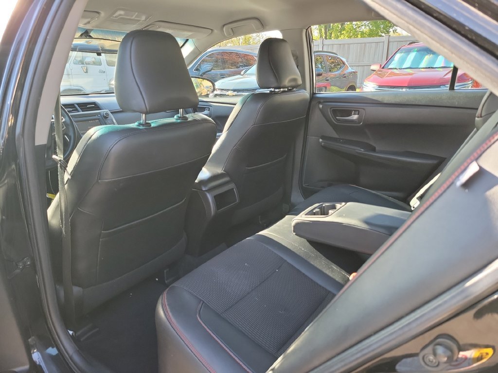 Used 2016 Toyota Camry SE FWD image 17