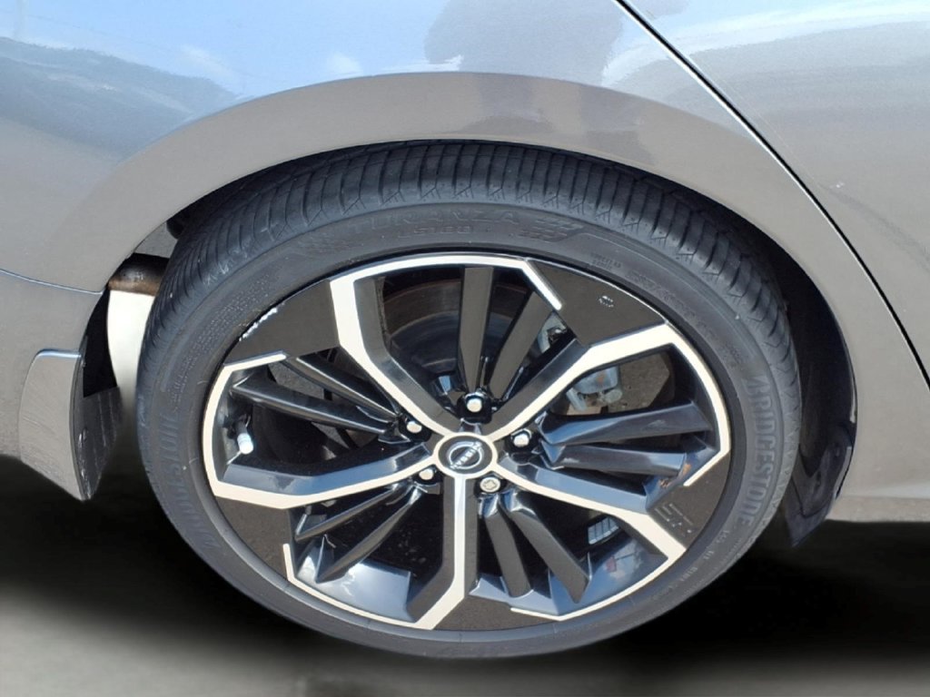 Used 2023 Nissan Altima 2.5 SR FWD image 9
