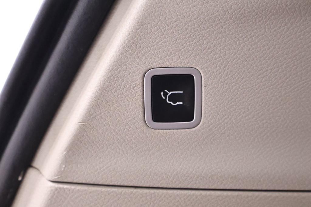 Used 2017 Chrysler Pacifica Touring image 38