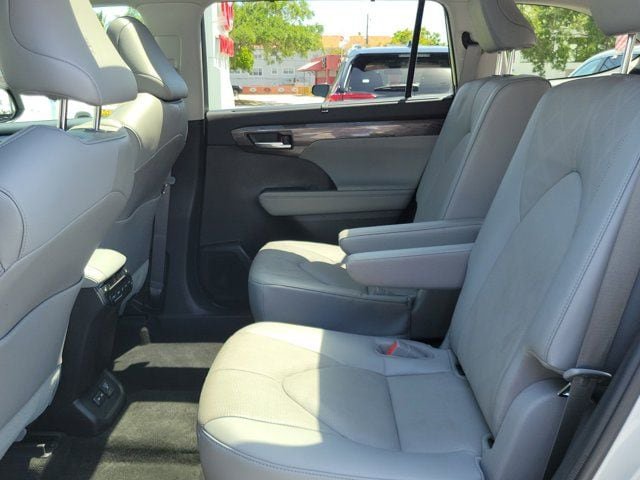 Used 2023 Toyota Highlander Platinum AWD/4WD image 8