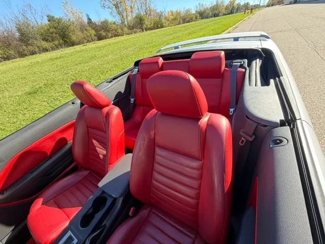 Used 2005 Ford Mustang Premium RWD image 30