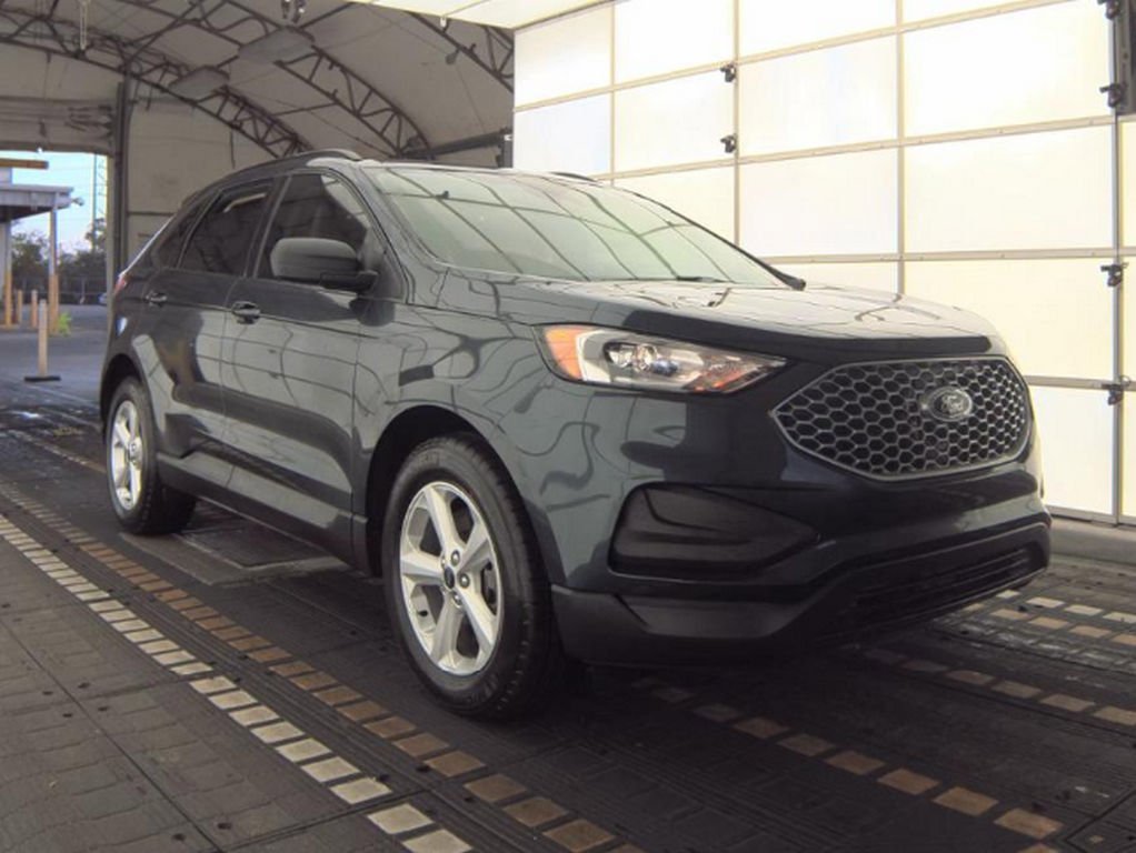 Used 2024 Ford Edge SE image 4