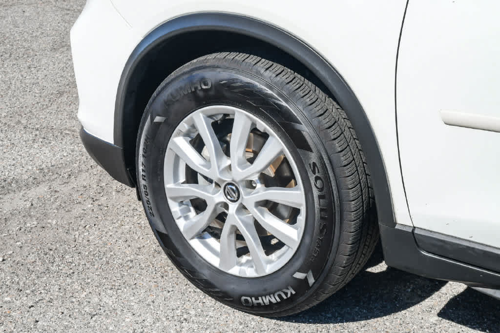 Used 2020 Nissan Rogue SV FWD image 41