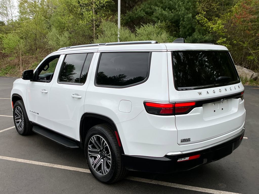 Used 2025 Jeep Wagoneer 4WD w/ Premium Group I image 3