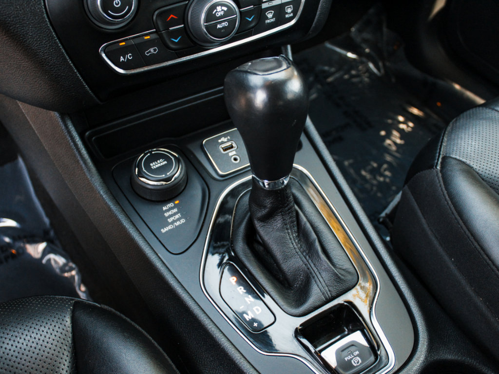 Used 2023 Jeep Cherokee Altitude Lux AWD/4WD image 19