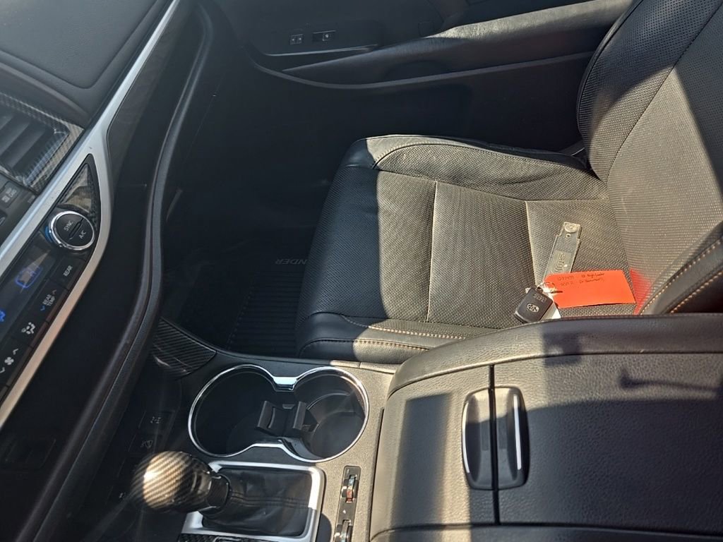 Used 2018 Toyota Highlander Limited image 23