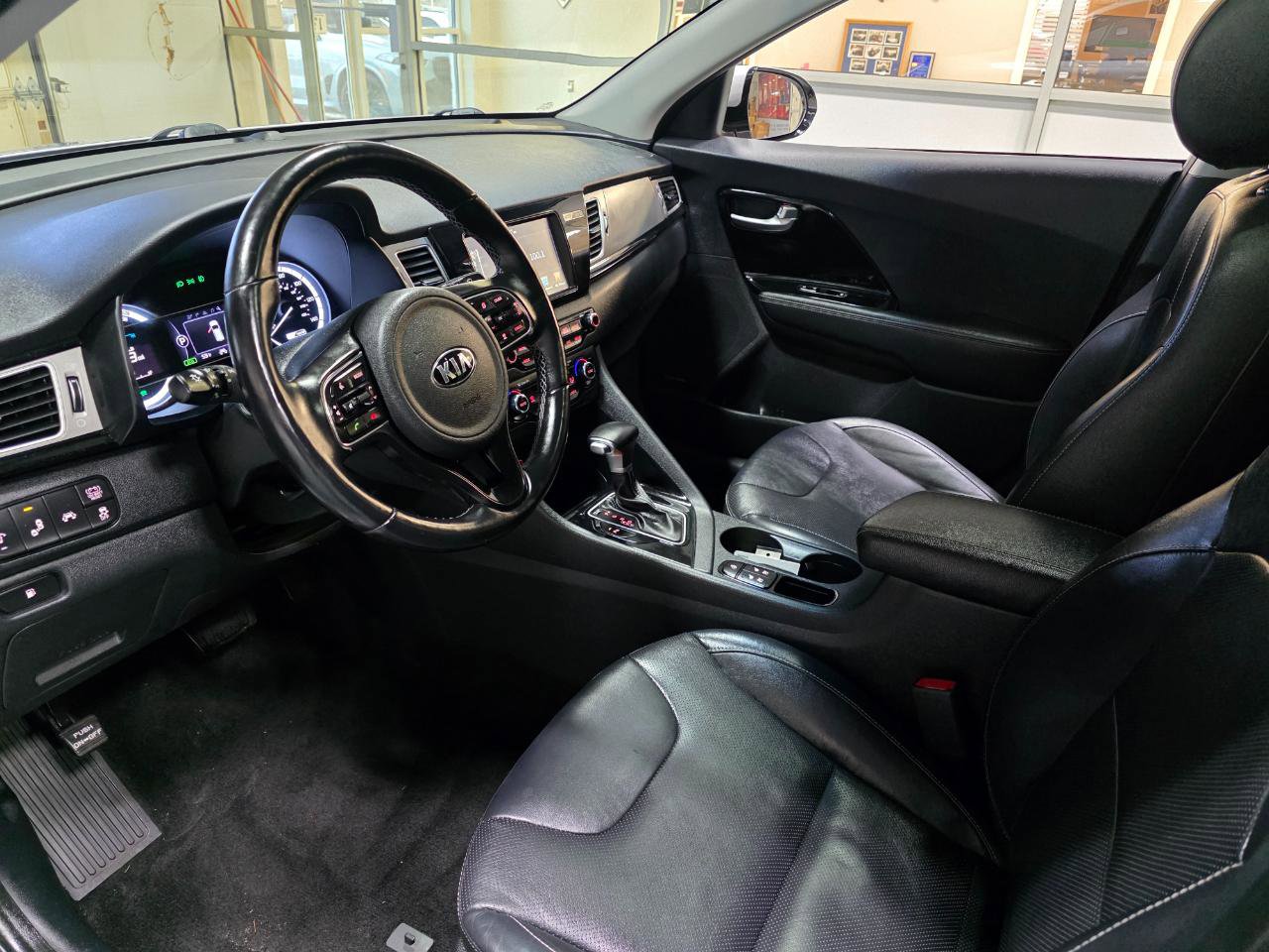 Used 2018 Kia Niro Touring image 15