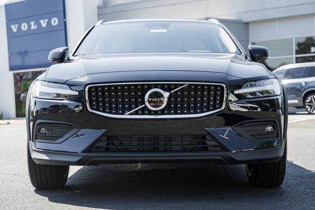 New 2026 Volvo V60 B5 Cross Country Plus w/ Protection Package Premier image 2