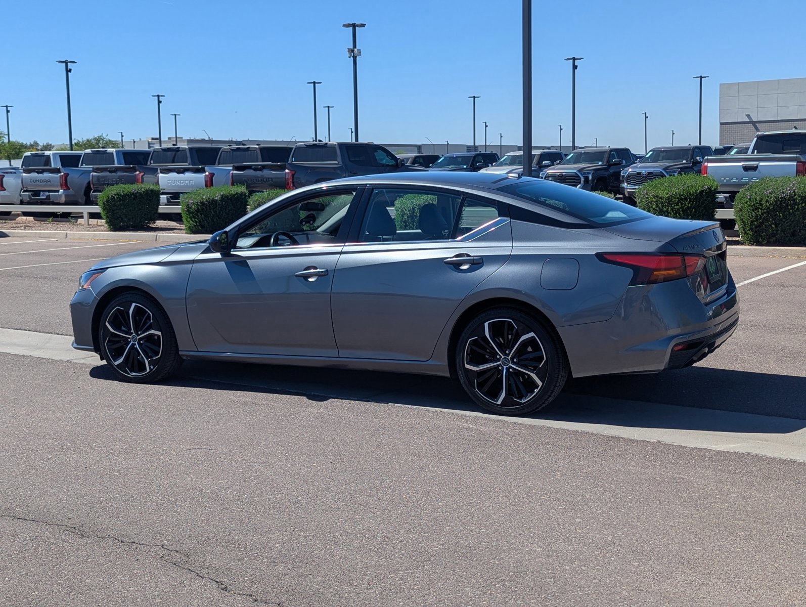 Used 2023 Nissan Altima 2.5 SR image 3