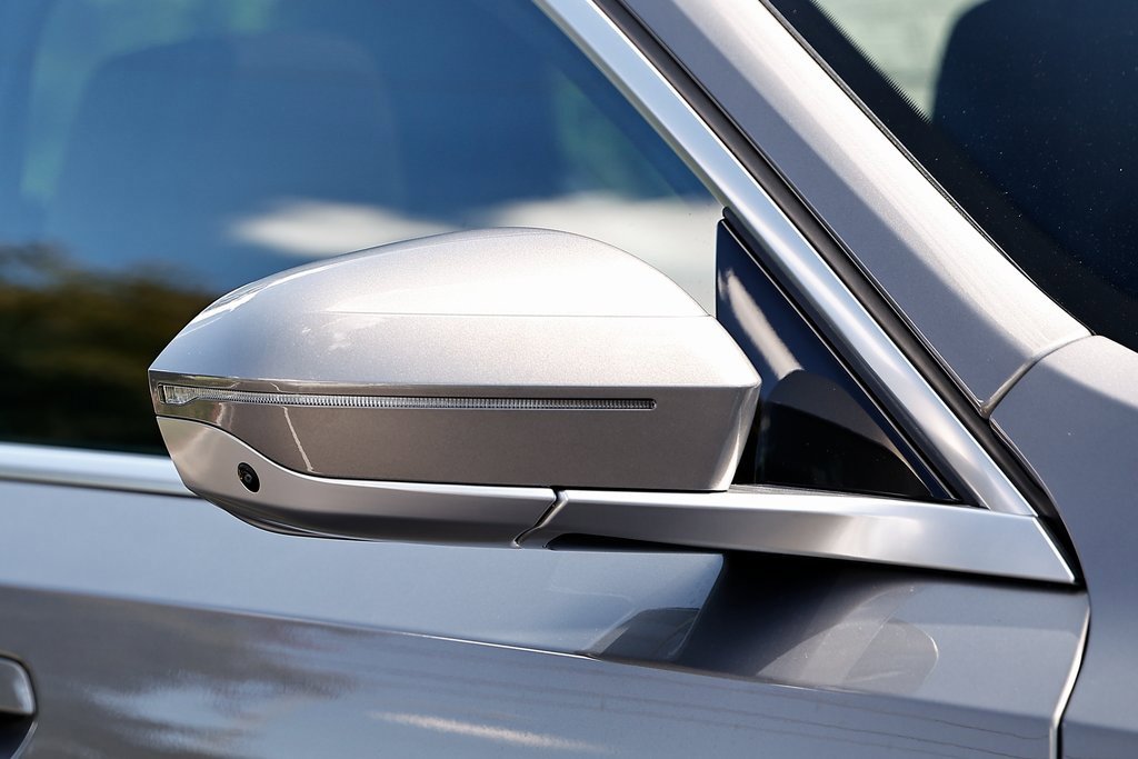 Used 2026 BMW 530i w/ Premium Package image 4