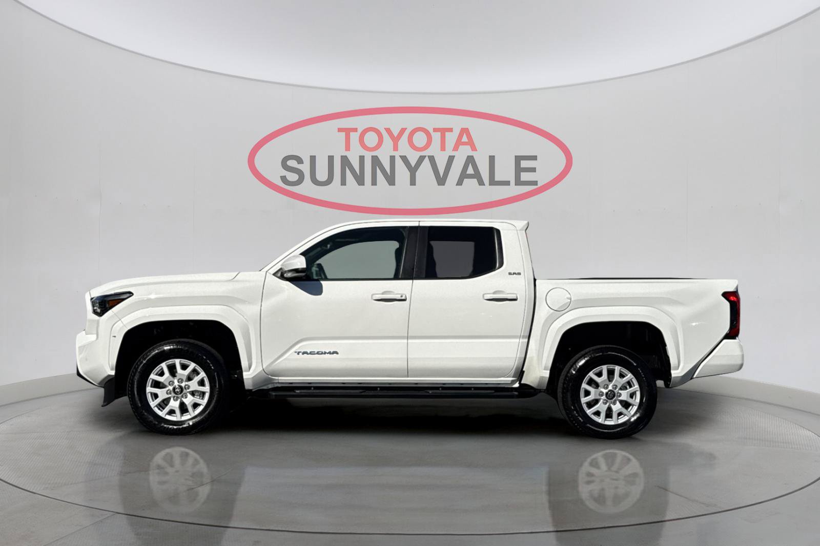 Used 2025 Toyota Tacoma SR5 w/ SR5 Upgrade Package AWD/4WD image 7