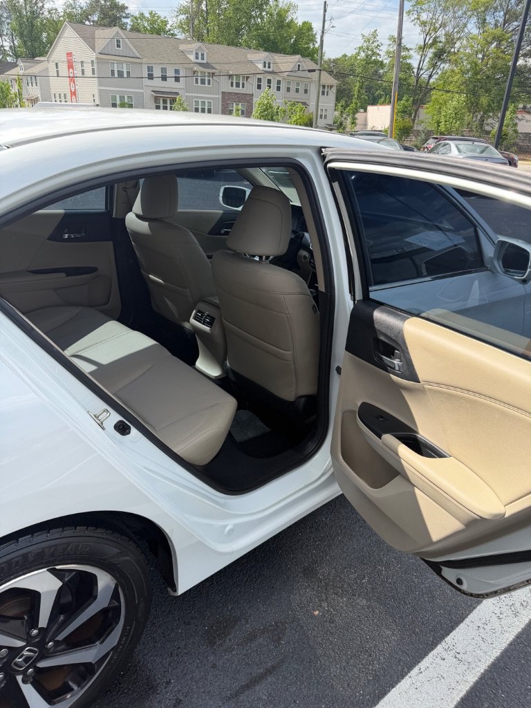 Used 2017 Honda Accord EX-L image 16