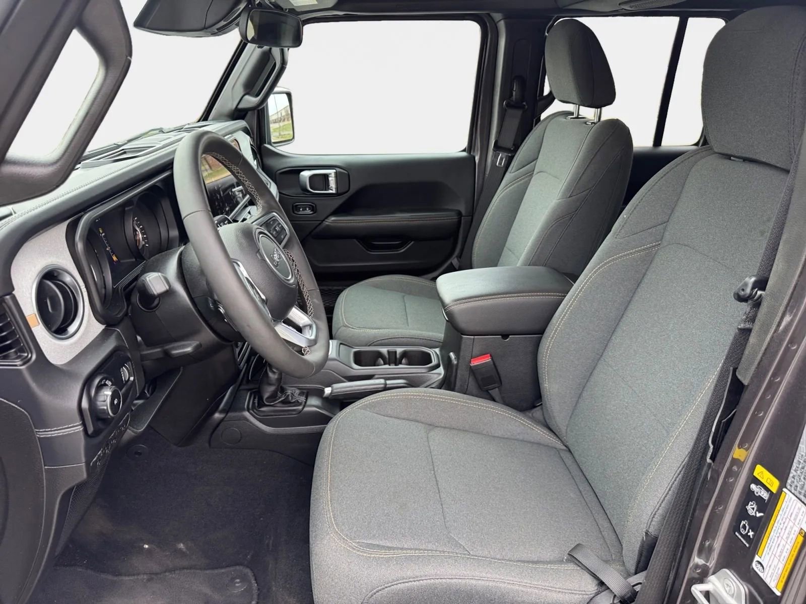 Used 2025 Jeep Wrangler Unlimited Sahara image 9