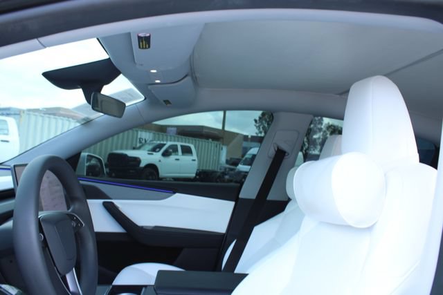 Used 2026 Tesla Model Y 2WD image 23