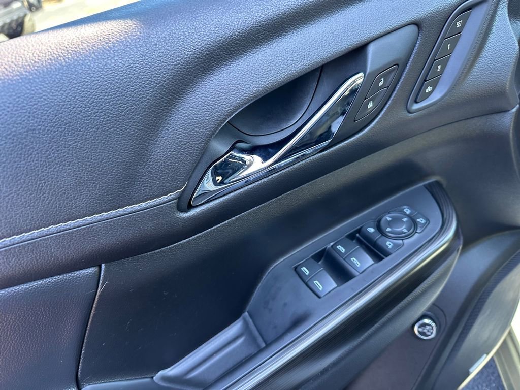 Used 2022 GMC Acadia SLT w/ Technology Package image 28