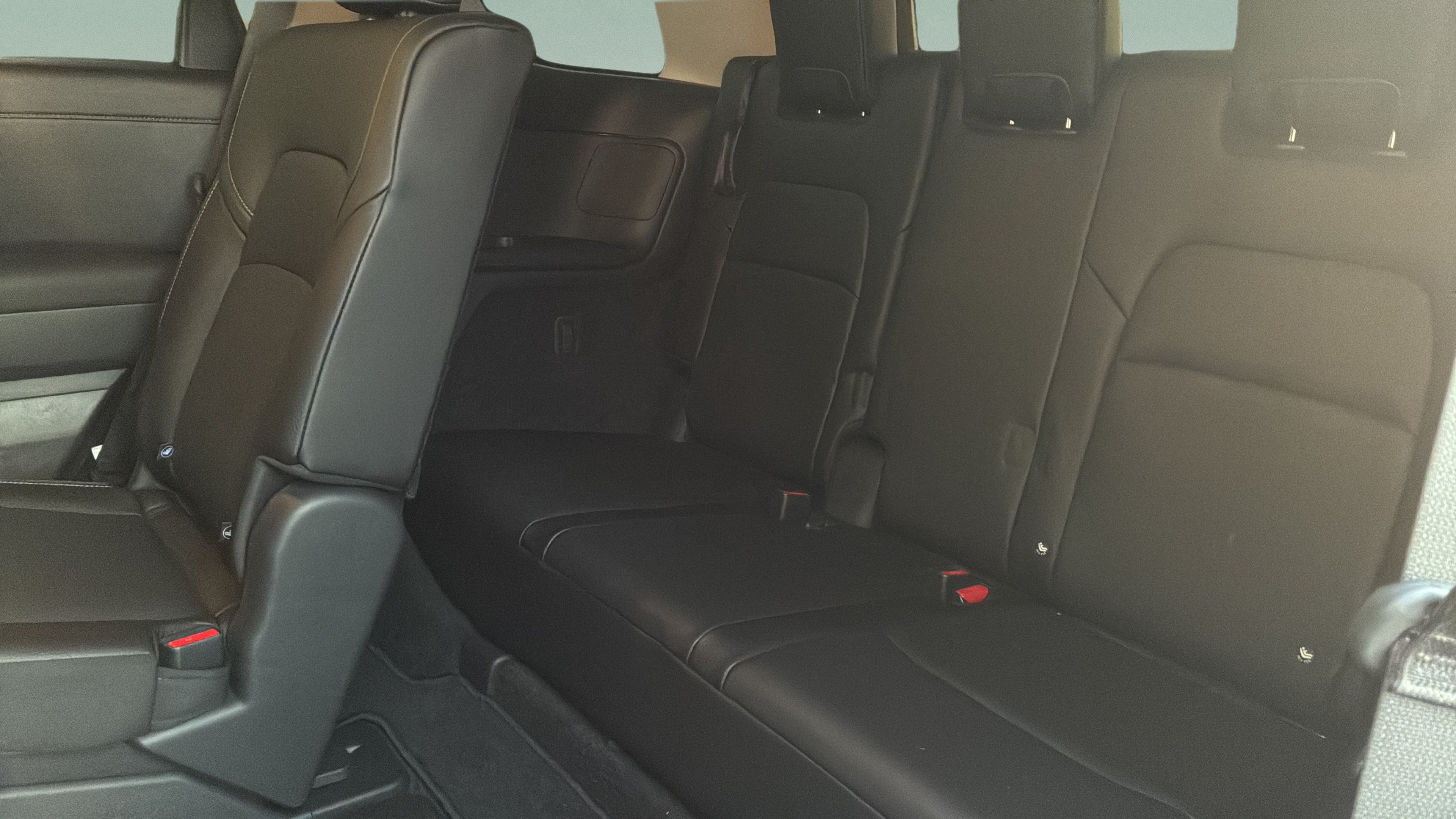 Used 2025 Nissan Pathfinder SL FWD image 23