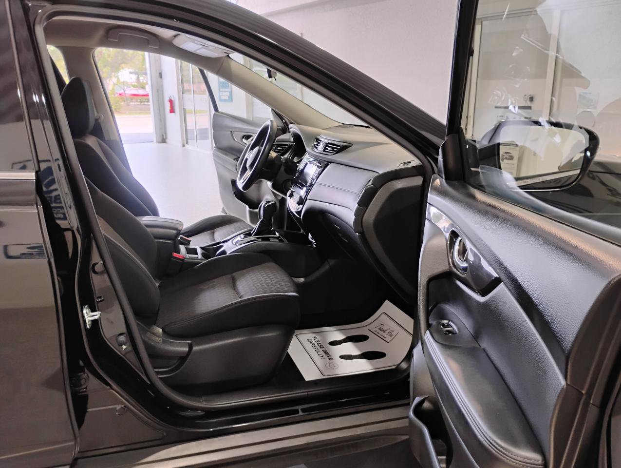 Used 2019 Nissan Rogue SV FWD image 47