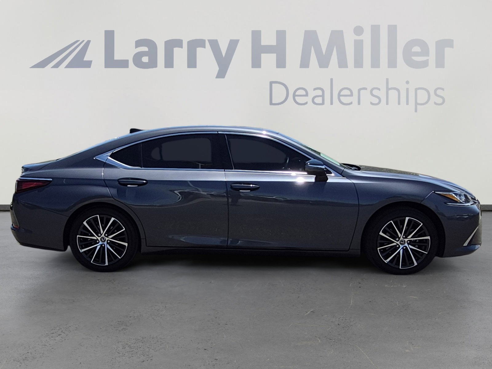 Used 2024 Lexus ES 350 w/ Premium Package FWD image 6
