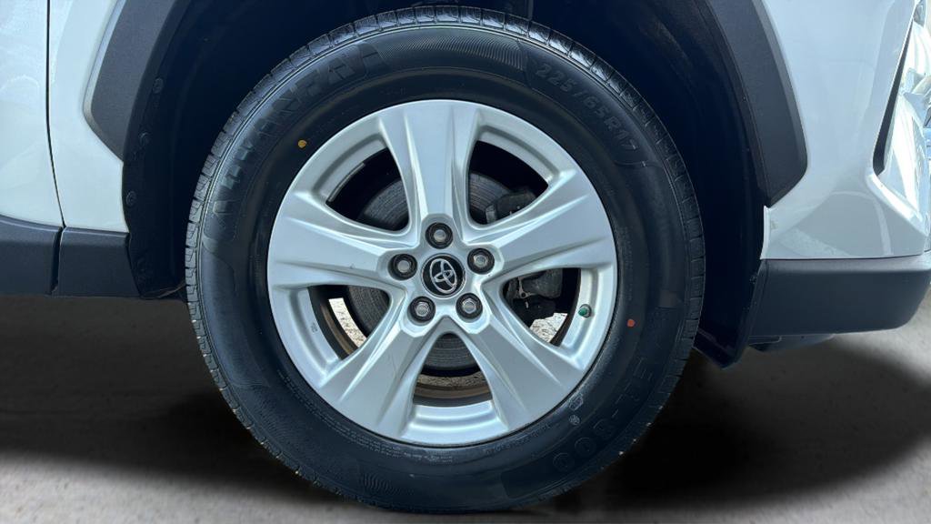 Used 2021 Toyota RAV4 LE image 21