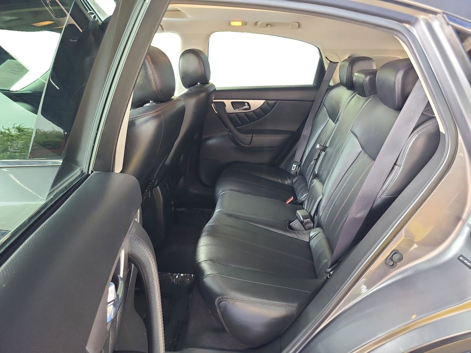 Used 2017 INFINITI QX70 AWD w/ Premium Package image 19