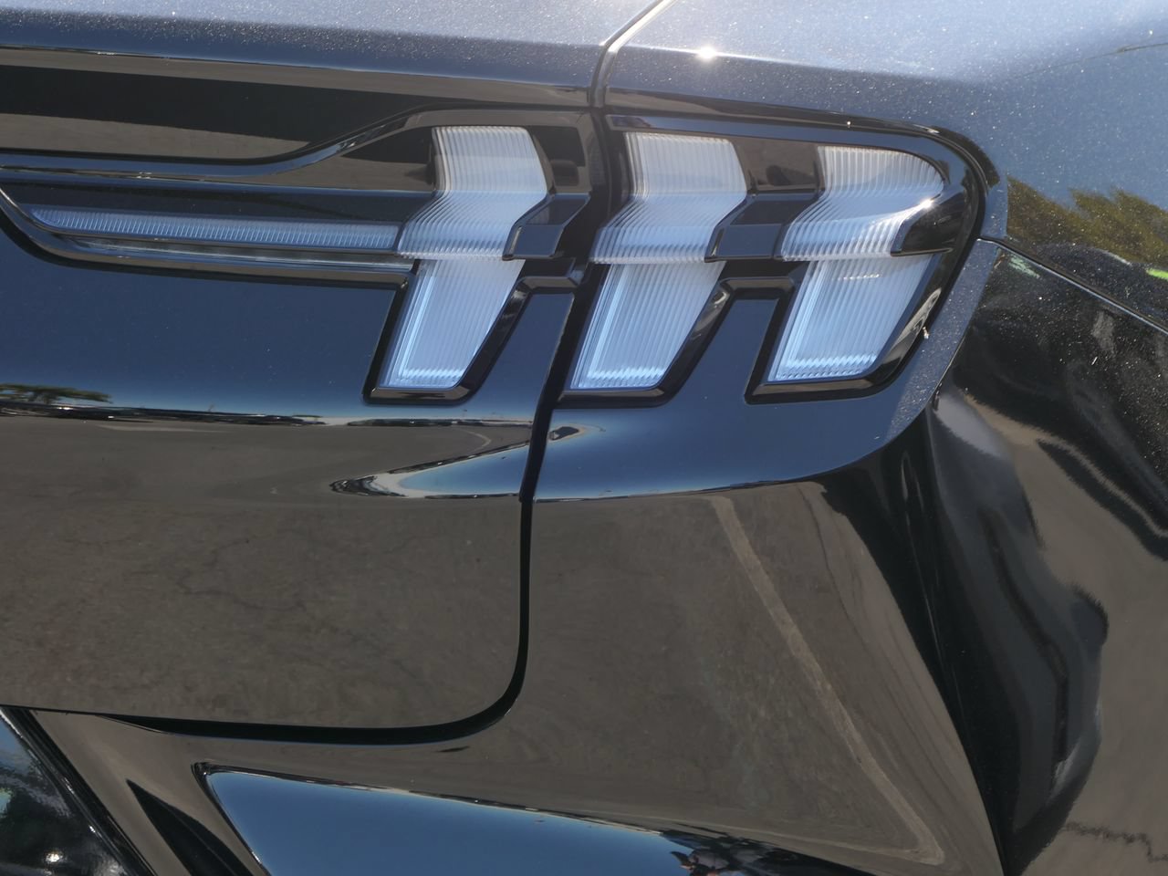 Used 2022 Ford Mustang Mach-E Select RWD image 4