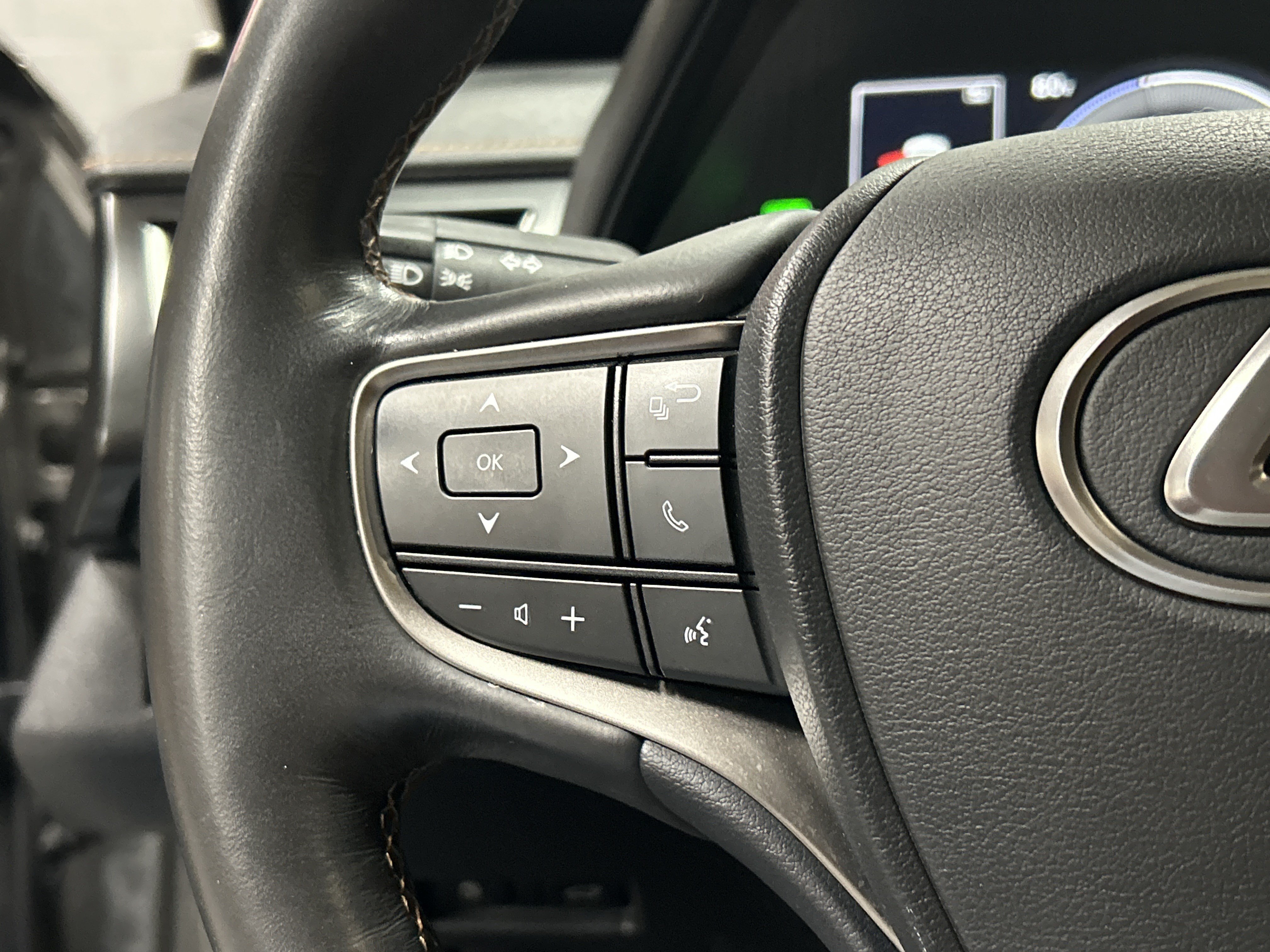 Used 2020 Lexus UX 250h w/ Premium Package AWD/4WD image 19