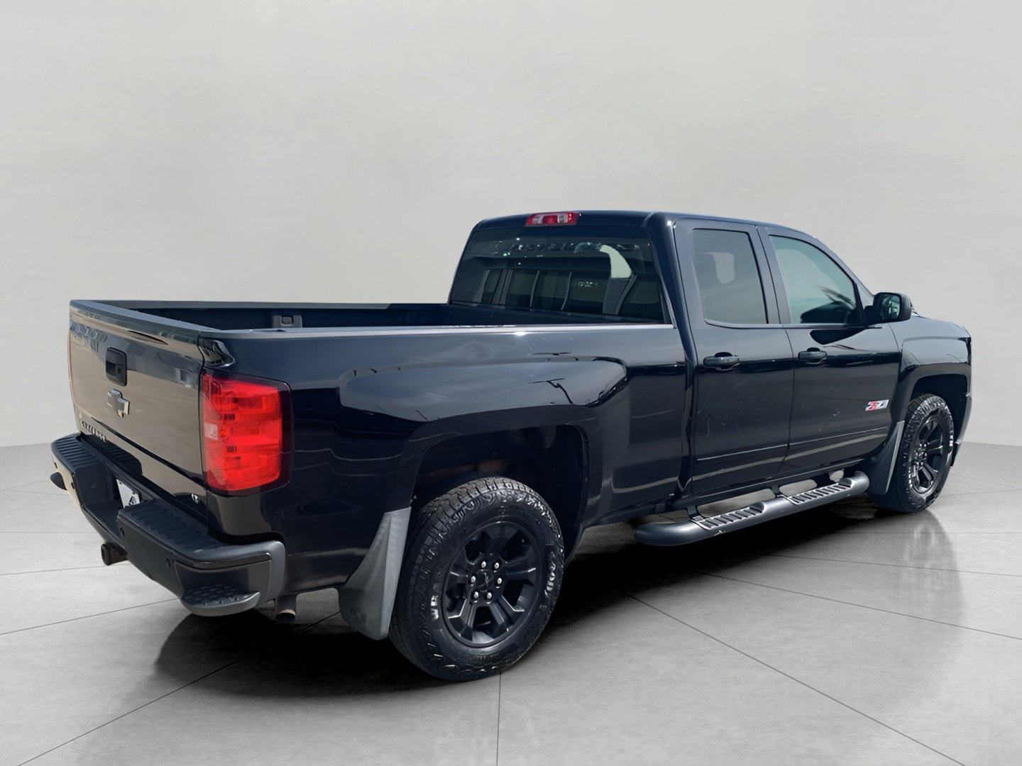 Used 2017 Chevrolet Silverado 1500 LT w/ Midnight Edition image 6