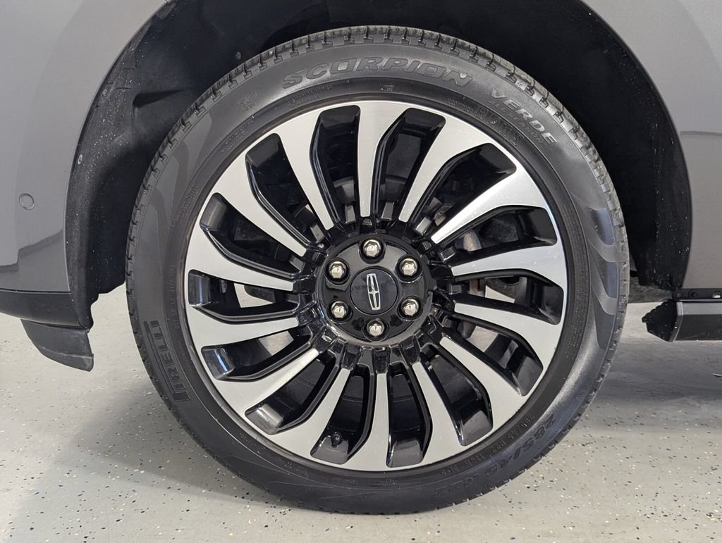 Used 2023 Lincoln Navigator L Black Label AWD/4WD image 9