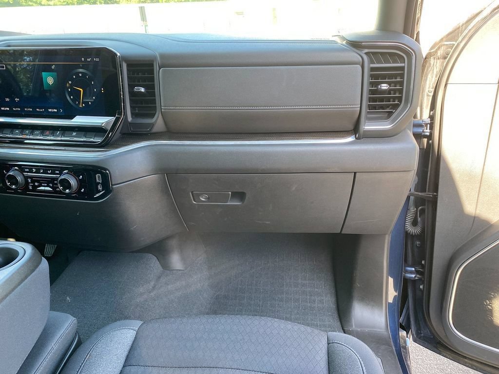 Used 2022 Chevrolet Silverado 1500 LT w/ Protection Package AWD/4WD image 29
