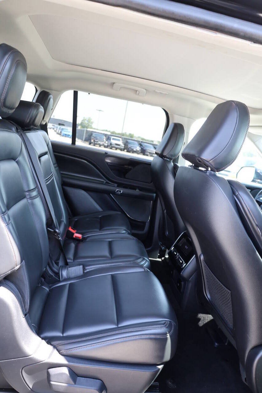 Used 2025 Lincoln Aviator AWD image 16