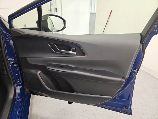 Used 2025 Toyota Prius XLE image 34
