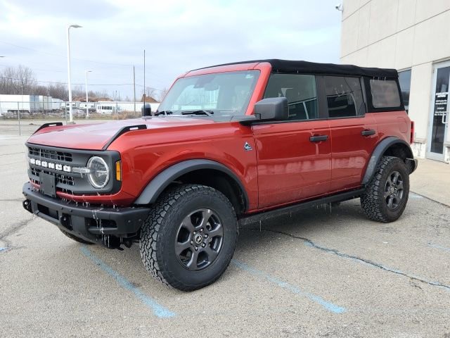 Used 2022 Ford Bronco Black Diamond image 3