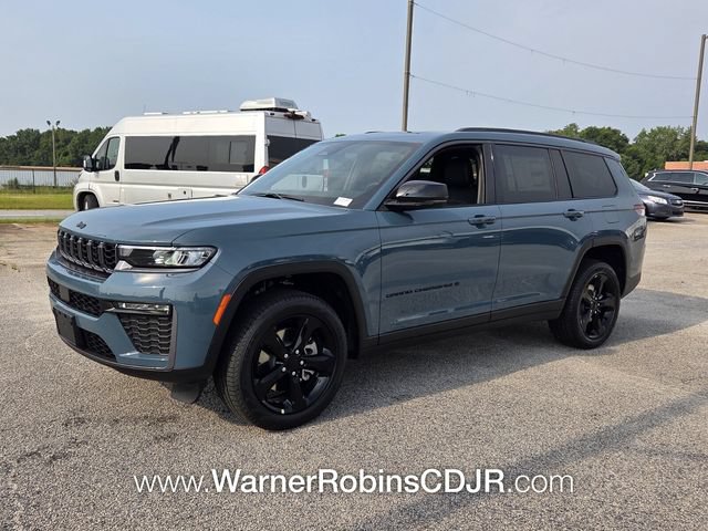New 2026 Jeep Grand Cherokee L Limited w/ Limited Altitude Package AWD/4WD image 3