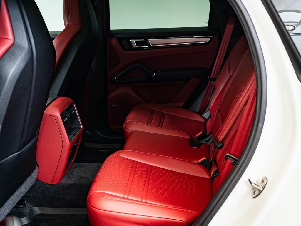 Certified 2023 Porsche Cayenne Platinum Edition image 39